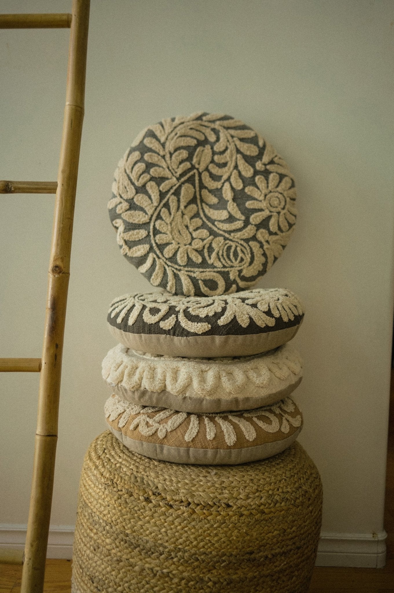 Wildflower Round Pillow – Sand 