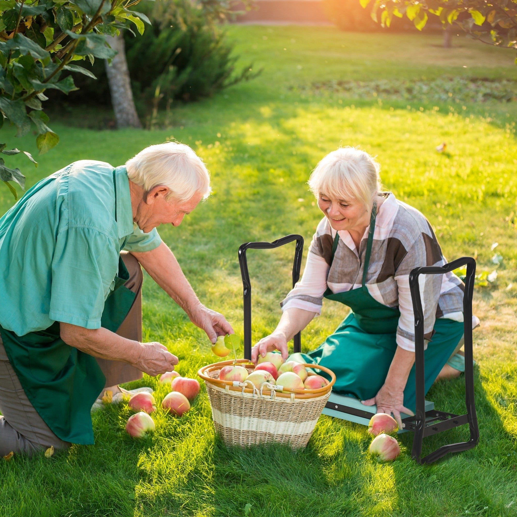 Outsunny Garden Kneeler and Seat Stool Folding Gardening Chair with Thick Pad Handles 